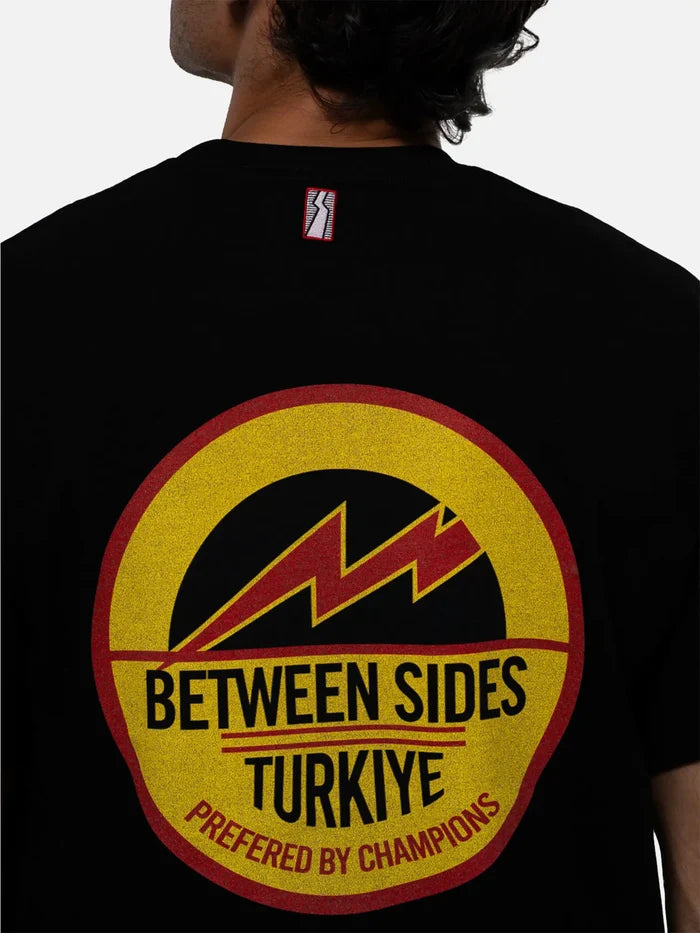 BETWEEN SIDES GT-Champ T-Shirt - Black - T-Shirts T-SHIRT