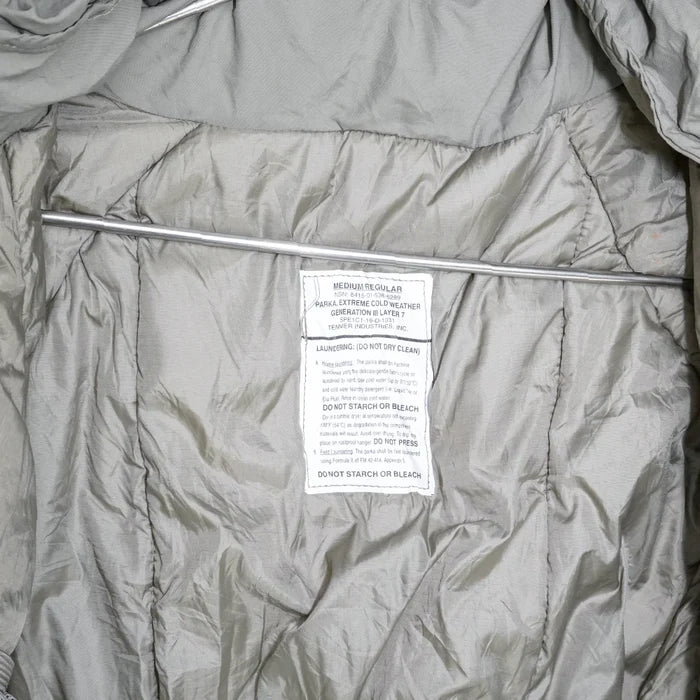 US Military ECWCS Gen III Level 7 Jacket - Medium Regular - US Army Surplus - Parkas