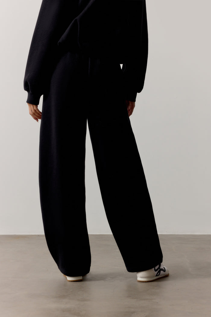 BARREL LEG JOGGER - BLACK