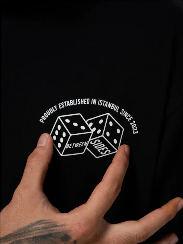 BETWEEN SIDES GT-Dices T-Shirt - Black - T-Shirts T-SHIRT