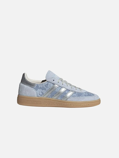 ADIDAS ORIGINALS Liberty London x adidas Handball Spezial W "Crystal Sky/Silver Metallic" - Sneakers SNEAKER