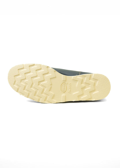 Shoe sole with zigzag tread pattern on a white background, highlighting durability and grip.